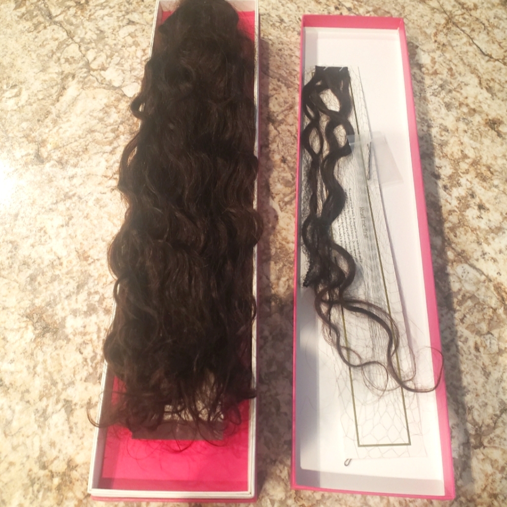 Luxy 20 inch curly ponytail. Never worn